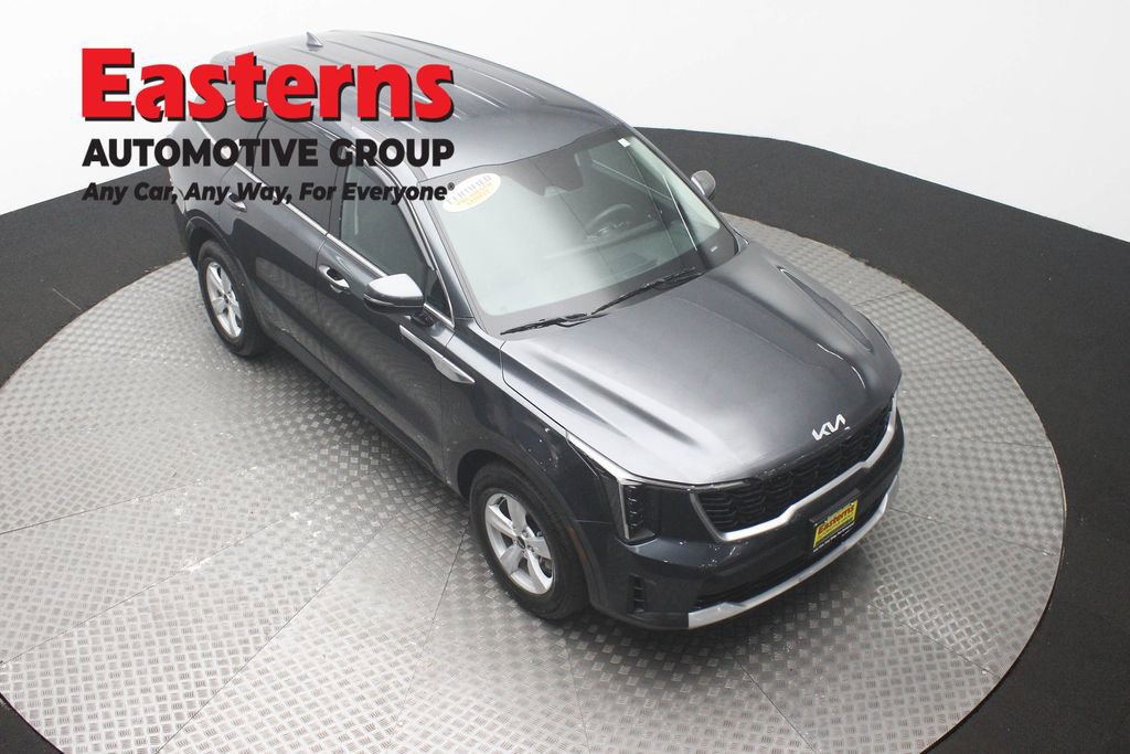 Used 2024 Kia Sorento LX FWD image 3