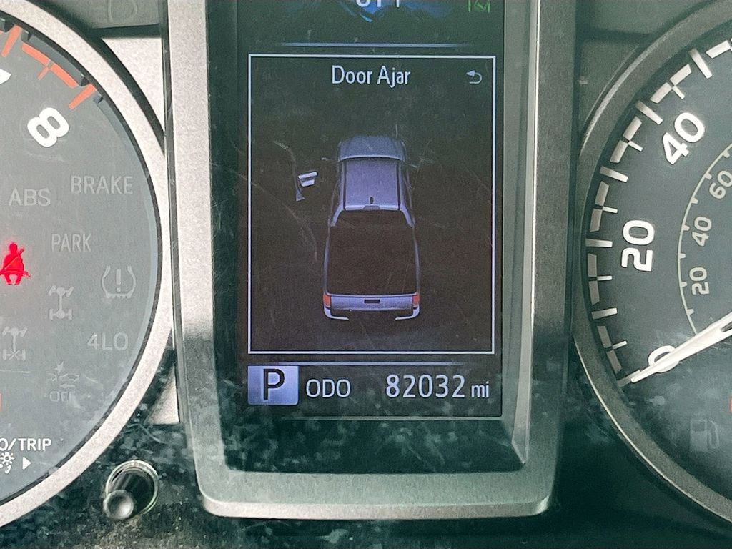 Used 2018 Toyota Tacoma TRD Sport image 12