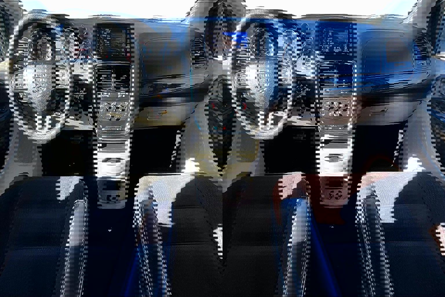 Used 2018 Dodge Grand Caravan SE w/ UConnect Hands-Free Group image 14