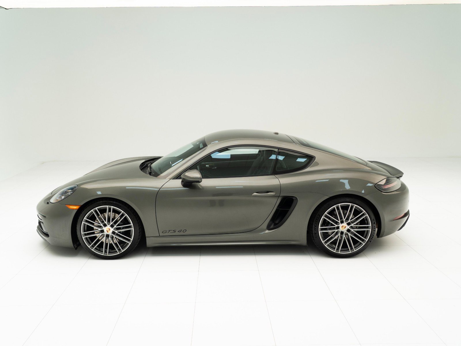 Certified 2025 Porsche 718 Cayman GTS RWD image 2