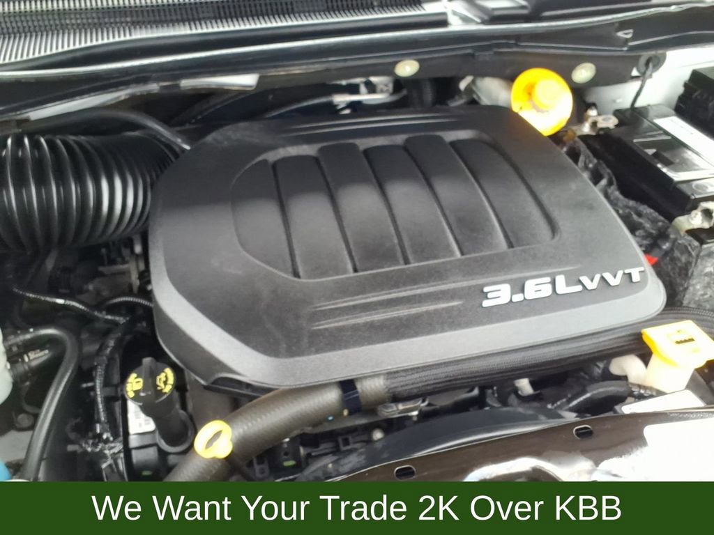 Used 2016 Dodge Grand Caravan SE image 32