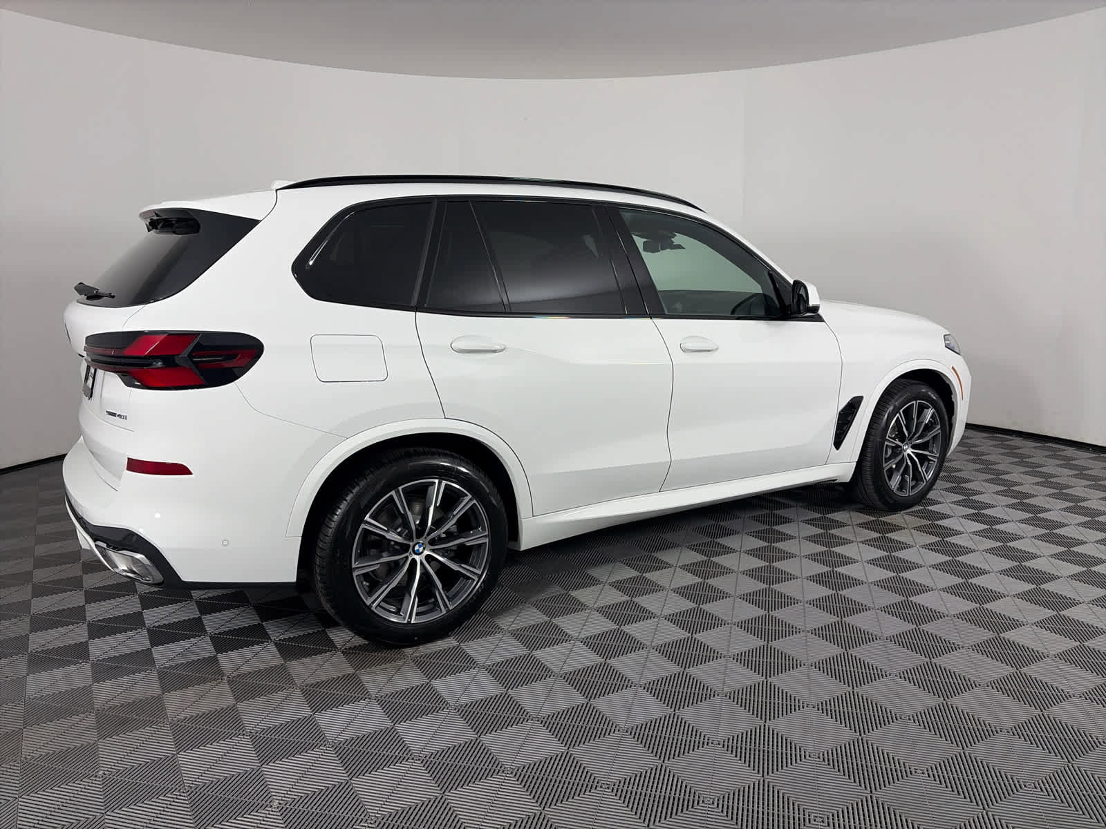 New 2026 BMW X5 sDrive40i w/ M Sport Package RWD image 6