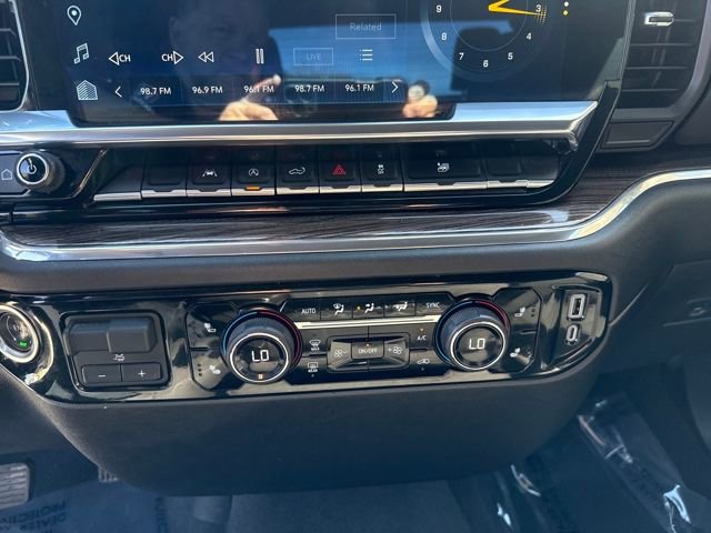 Used 2023 Chevrolet Silverado 1500 LT AWD/4WD image 15