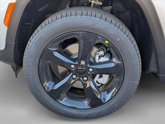 New 2025 Jeep Grand Cherokee Limited w/ Black Appearance Package image 10