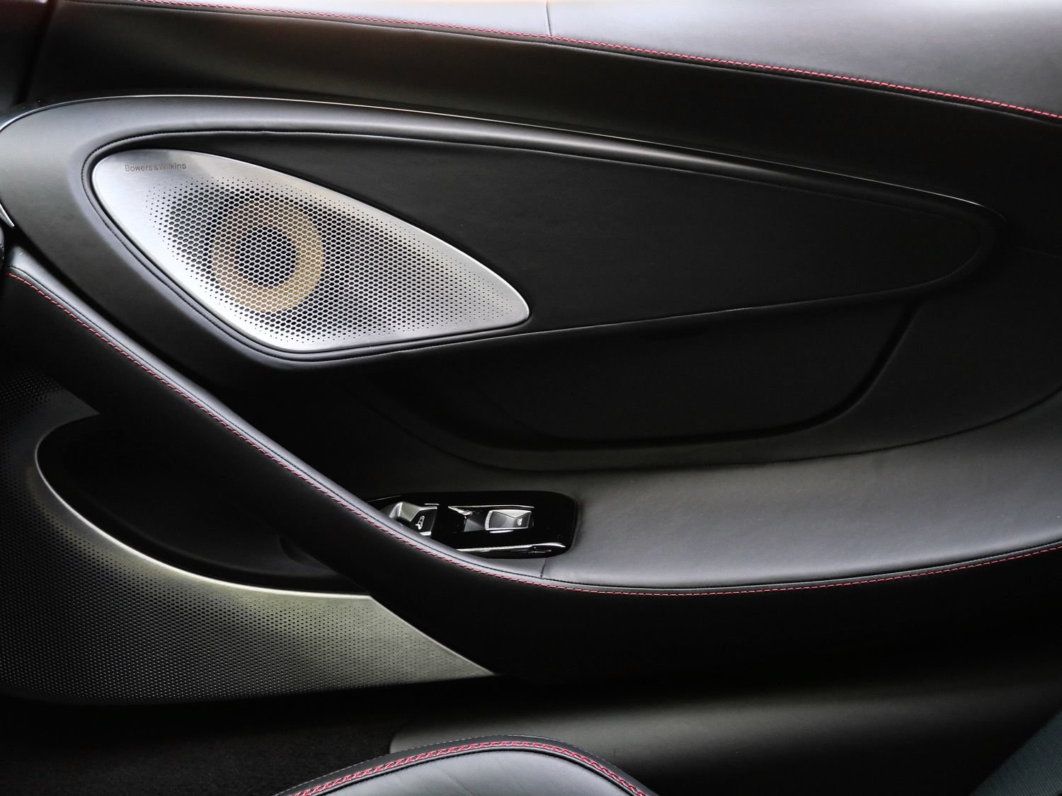 Used 2025 McLaren GTS RWD image 20
