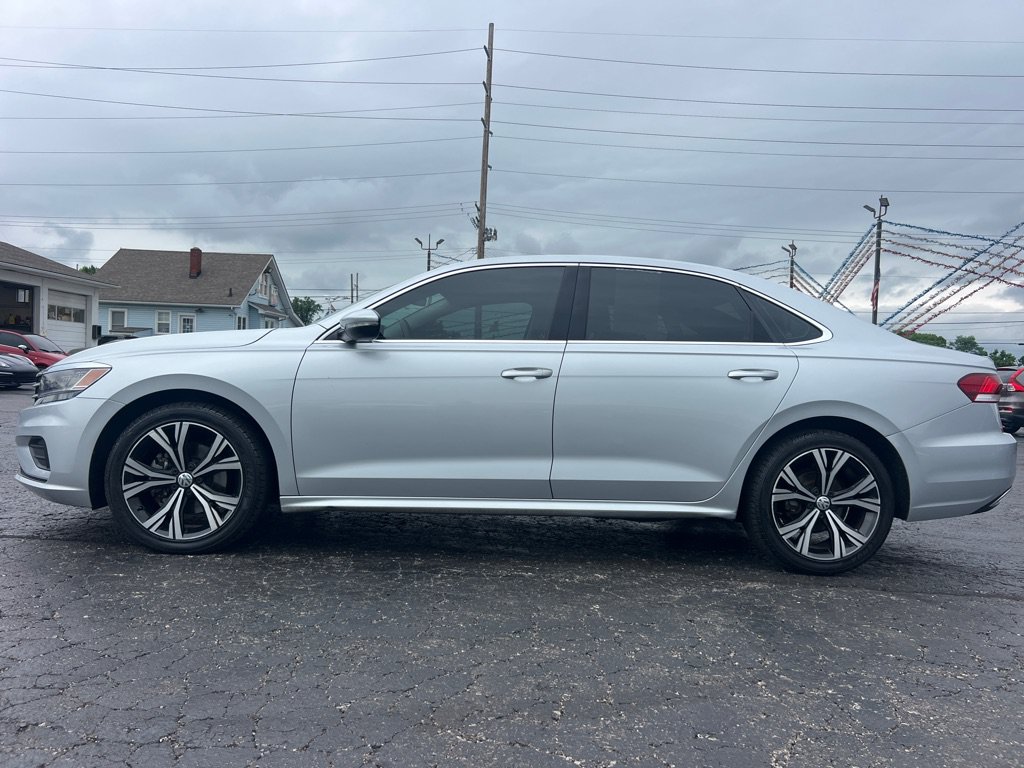 Used 2021 Volkswagen Passat 2.0T SE FWD image 4