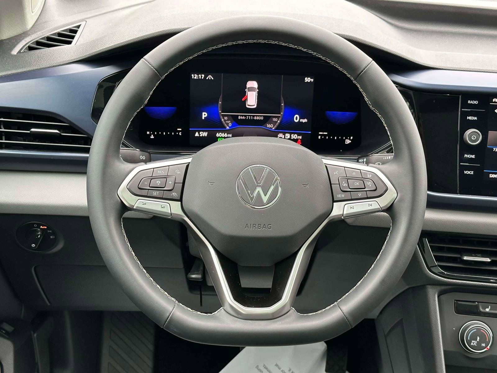 Certified 2022 Volkswagen Taos SE w/ Panoramic Sunroof Package image 12