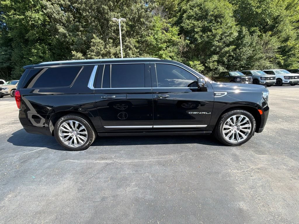 Used 2021 GMC Yukon XL Denali w/ Denali Ultimate Package AWD/4WD image 2