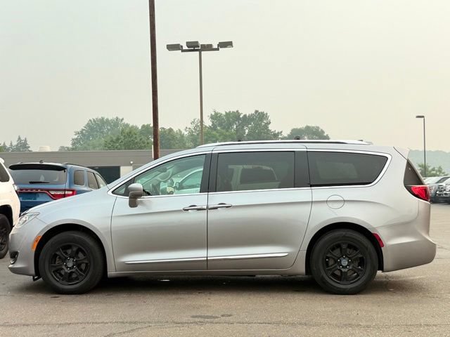 Used 2019 Chrysler Pacifica Touring-L FWD image 35