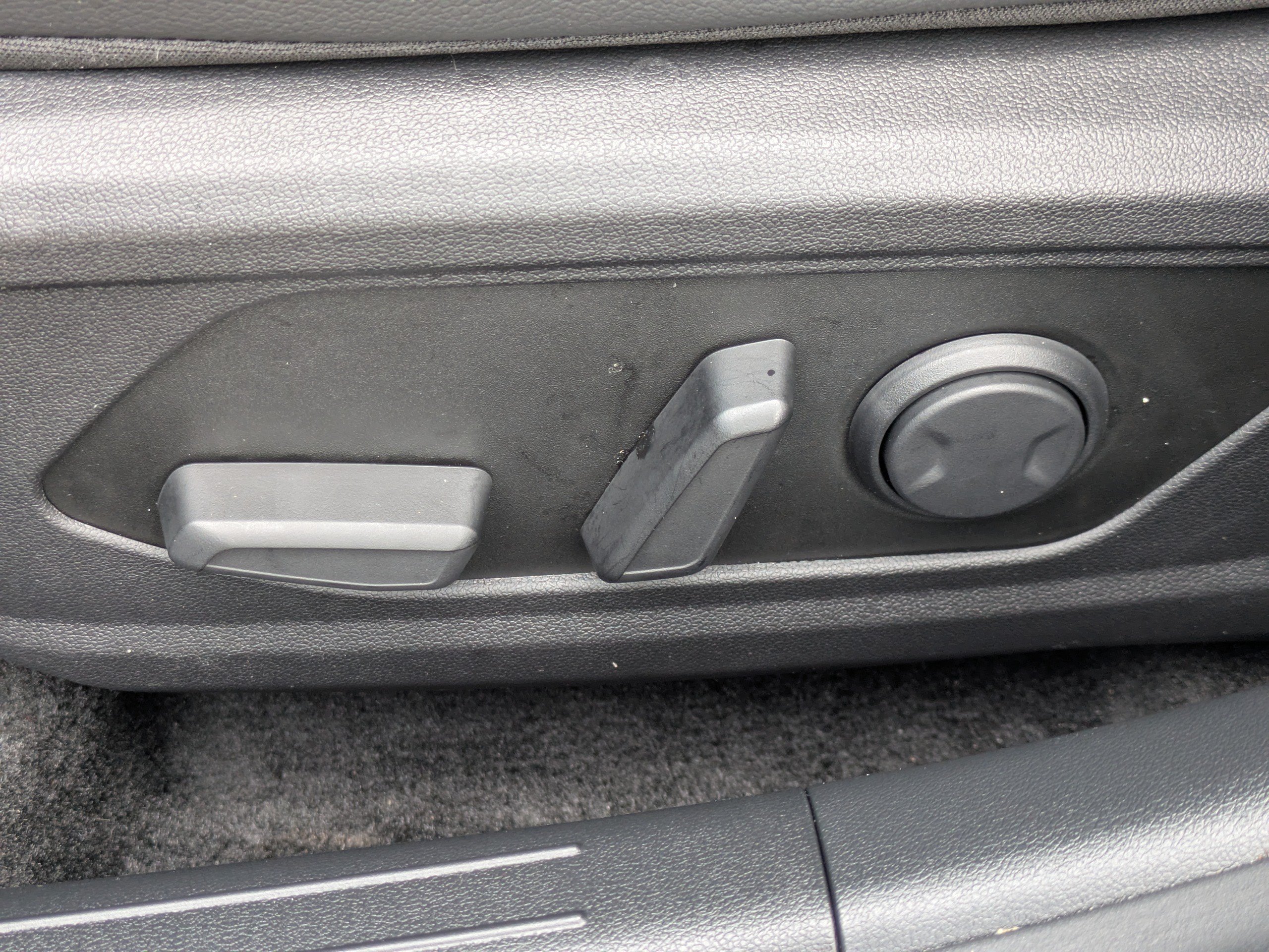 Used 2023 Hyundai Elantra Limited FWD image 19