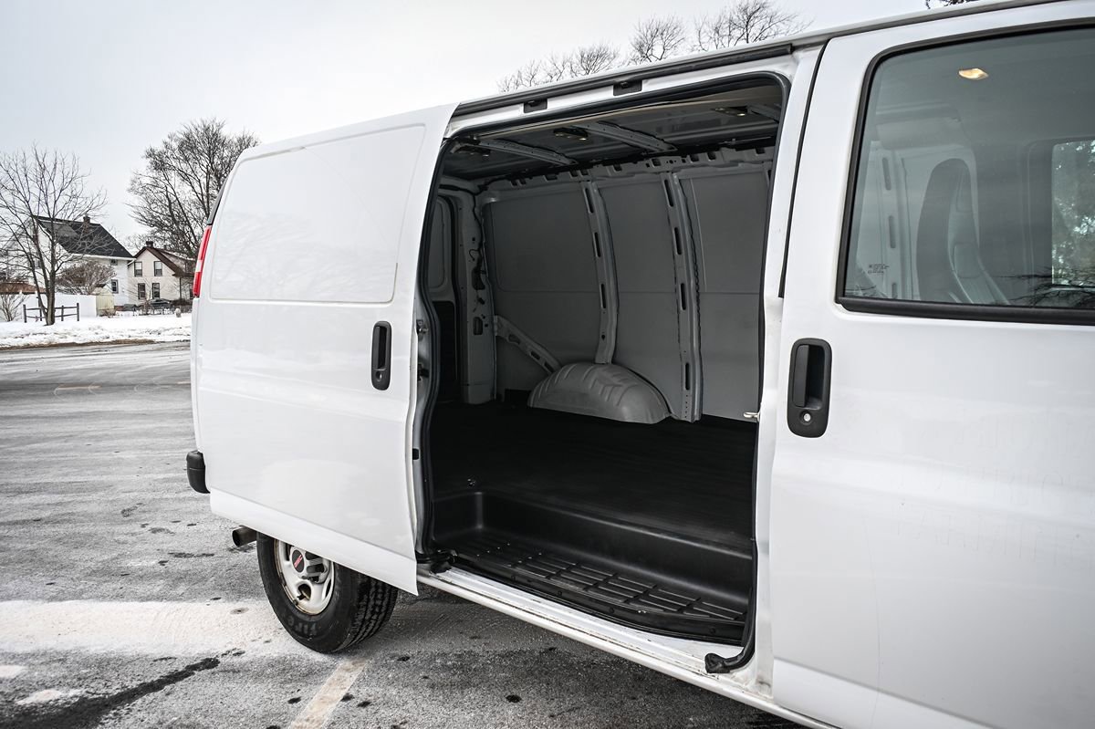 Used 2022 GMC Savana 2500 image 5