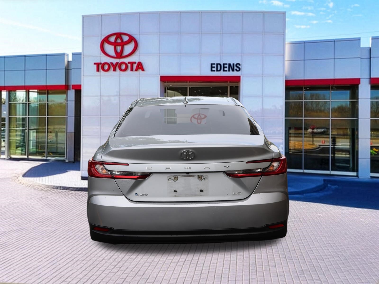 Used 2025 Toyota Camry LE FWD image 4