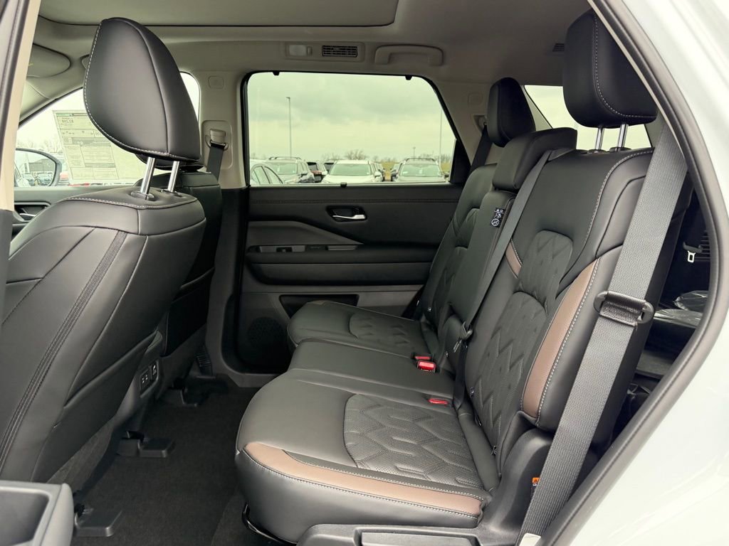 New 2026 Nissan Pathfinder Platinum image 15