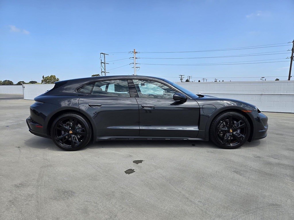 Used 2022 Porsche Taycan 4 Cross Turismo AWD/4WD image 2