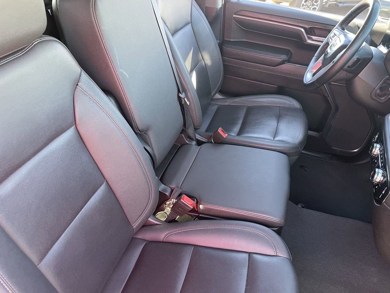 Used 2024 GMC Sierra 1500 SLT image 12