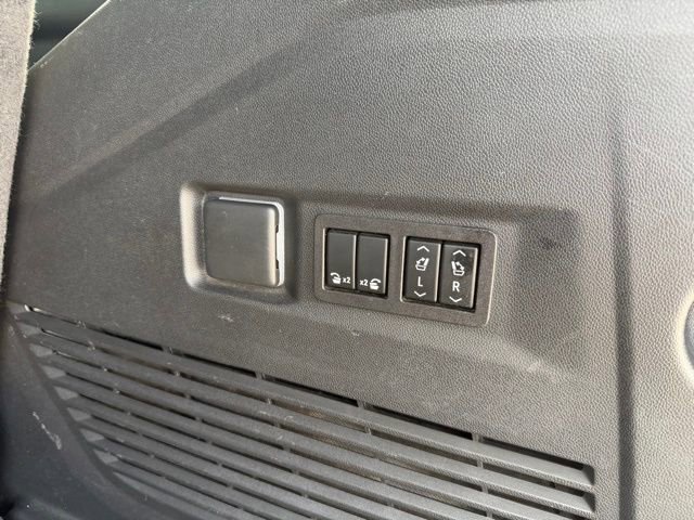 Used 2023 Chevrolet Tahoe Premier AWD/4WD image 42