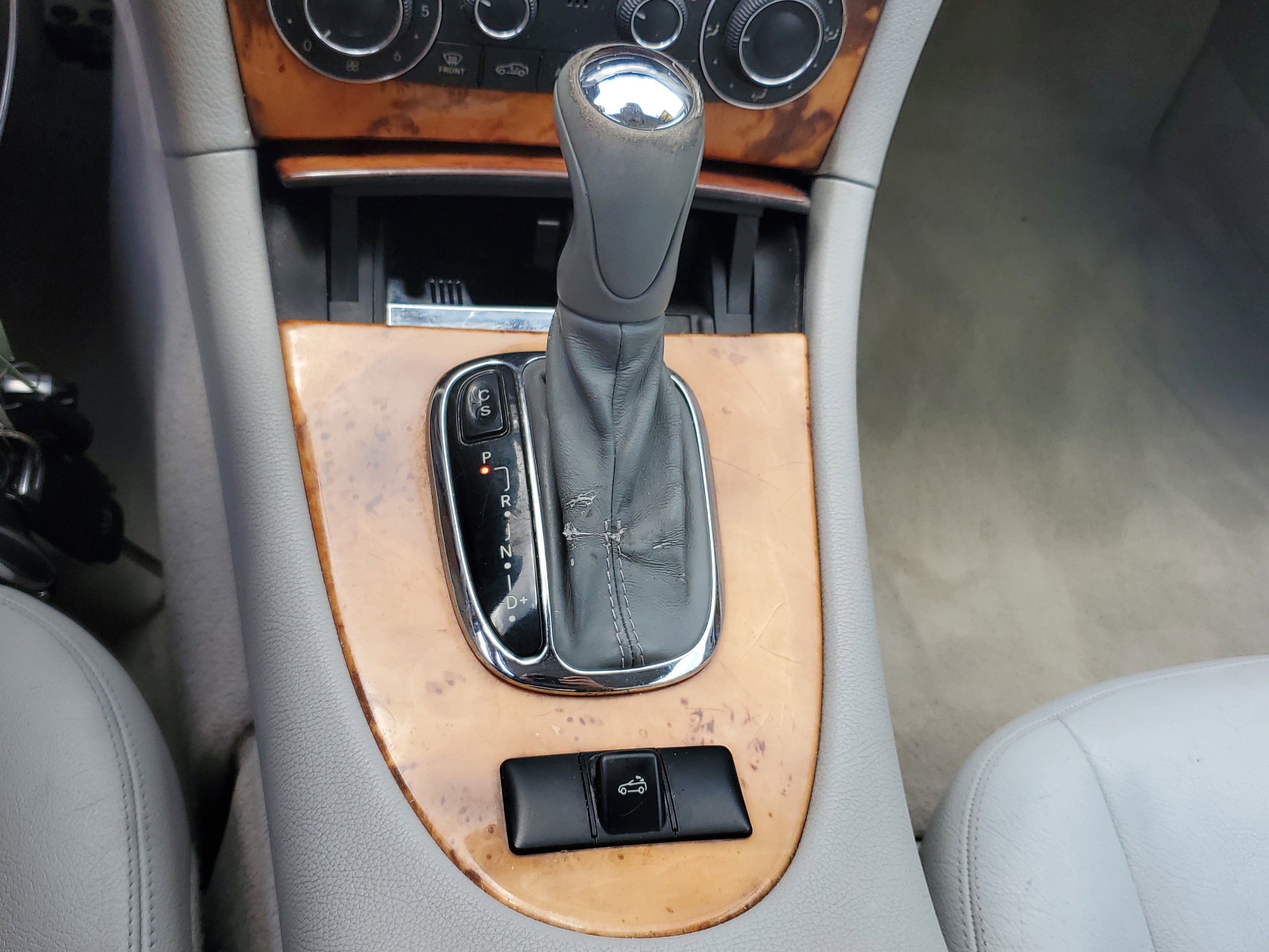 Used 2005 Mercedes-Benz CLK 320 Cabriolet image 20