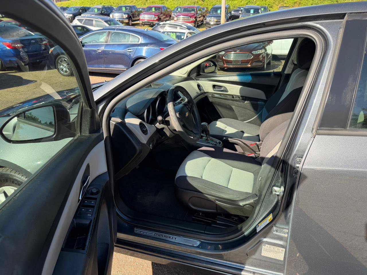 Used 2013 Chevrolet Cruze LS FWD image 9