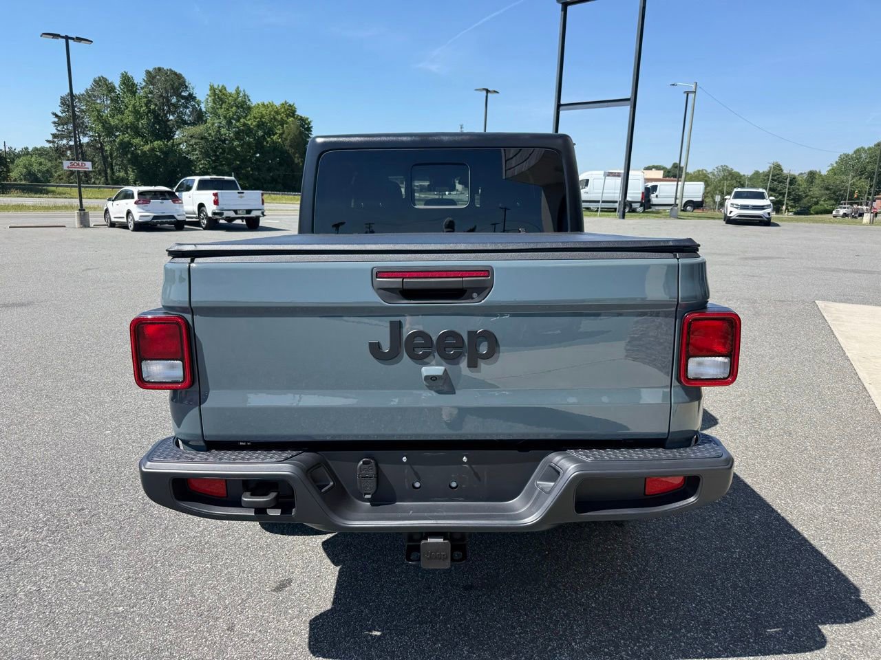Used 2024 Jeep Gladiator Sport AWD/4WD image 7