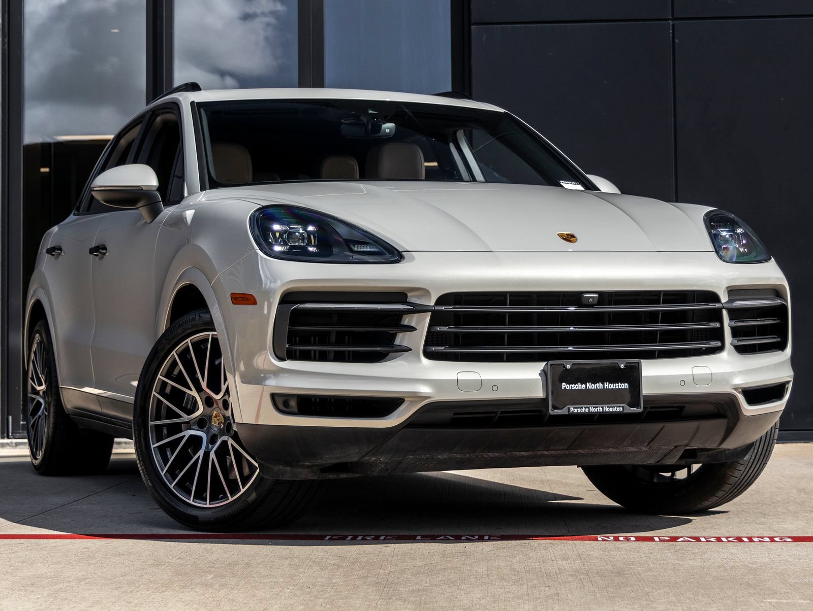 Certified 2023 Porsche Cayenne AWD/4WD image 6