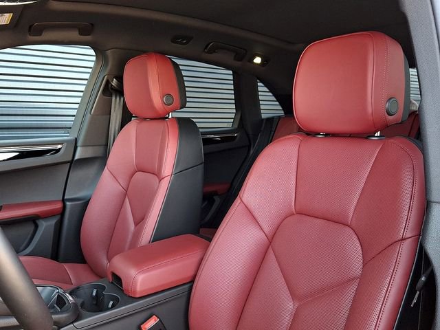 Used 2026 Porsche Macan AWD/4WD image 5