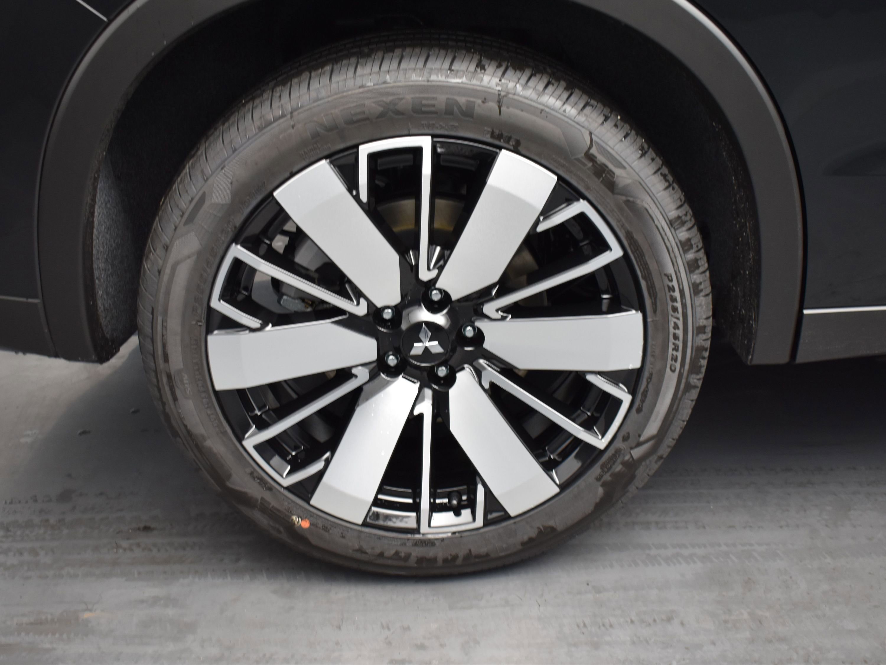 New 2026 Mitsubishi Outlander LE image 17