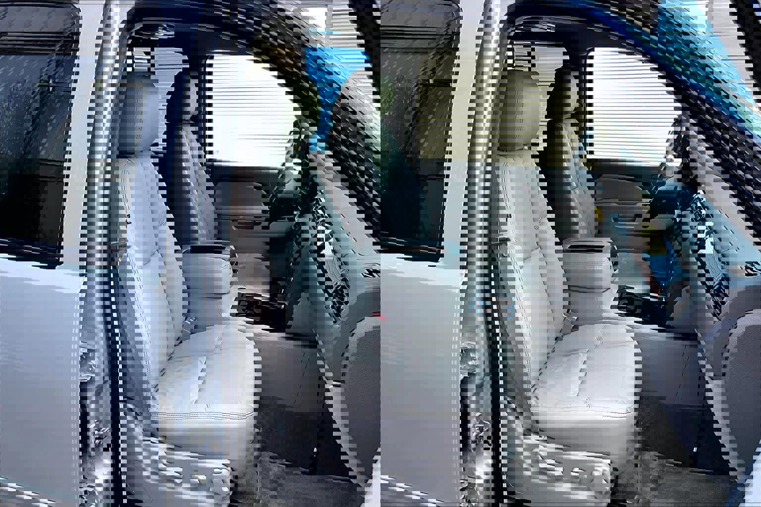 Used 2010 Chevrolet Suburban LT image 8