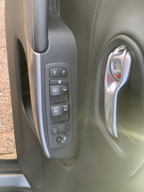Used 2019 Jeep Cherokee Latitude Plus FWD image 11