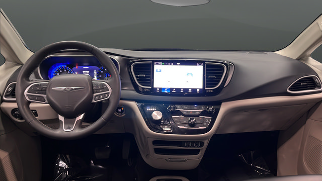 Used 2024 Chrysler Pacifica Touring-L FWD image 11