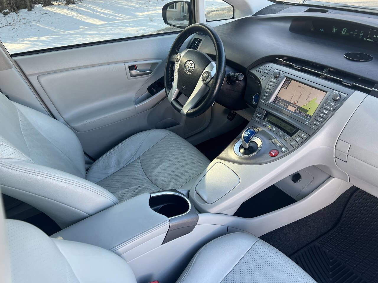 Used 2015 Toyota Prius Four w/ Deluxe Solar Roof Package image 31