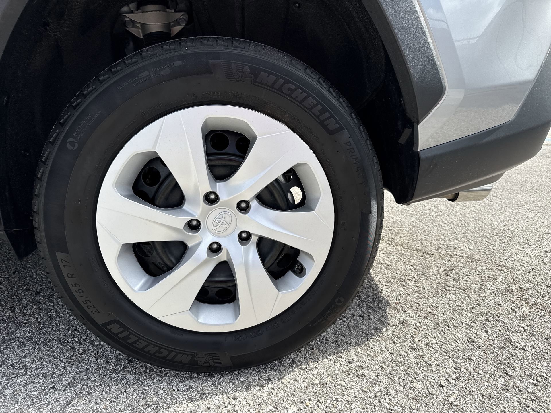 Certified 2025 Toyota RAV4 LE FWD image 18