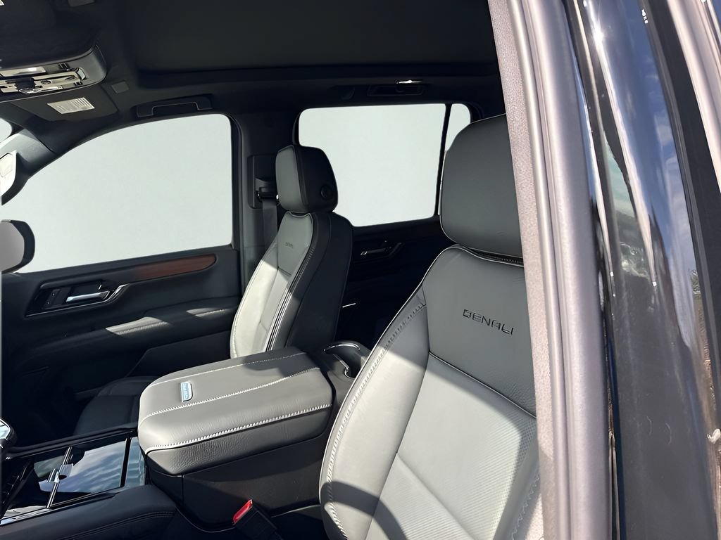 New 2026 GMC Yukon Denali w/ Sun & Power Step Package AWD/4WD image 27