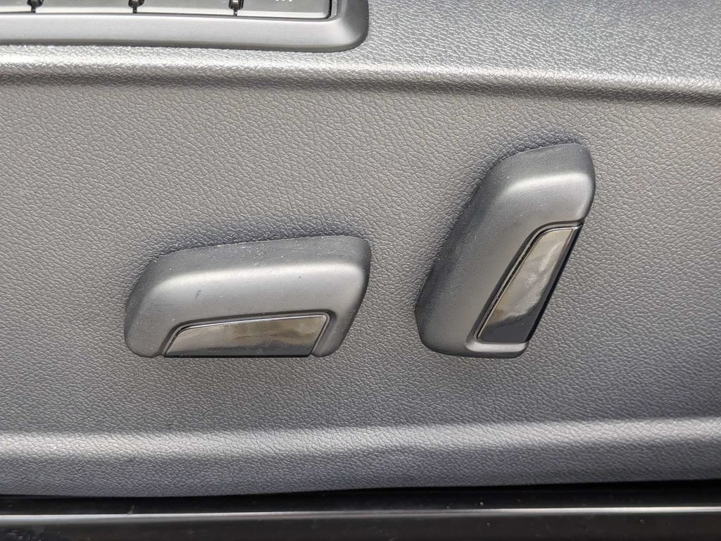 Certified 2026 Volkswagen Jetta SEL FWD image 27
