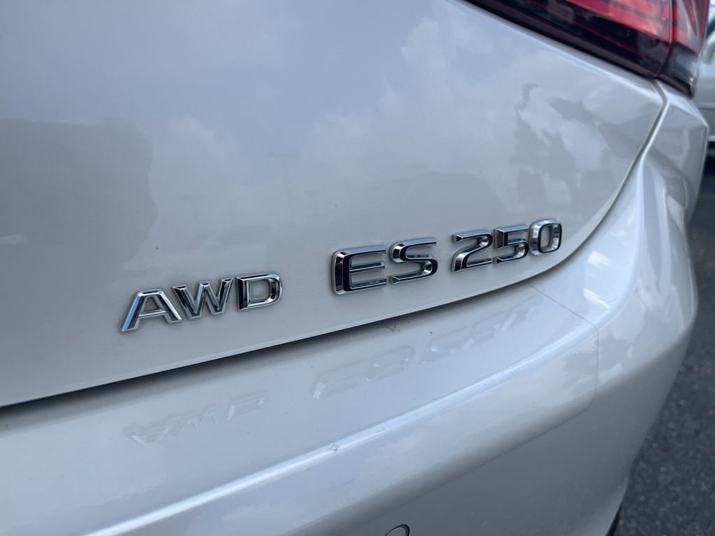 Used 2023 Lexus ES 250 w/ Premium Package AWD/4WD image 7