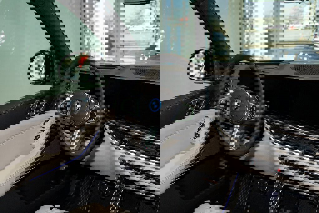 New 2026 BMW X5 xDrive50e w/ M Sport Package image 39