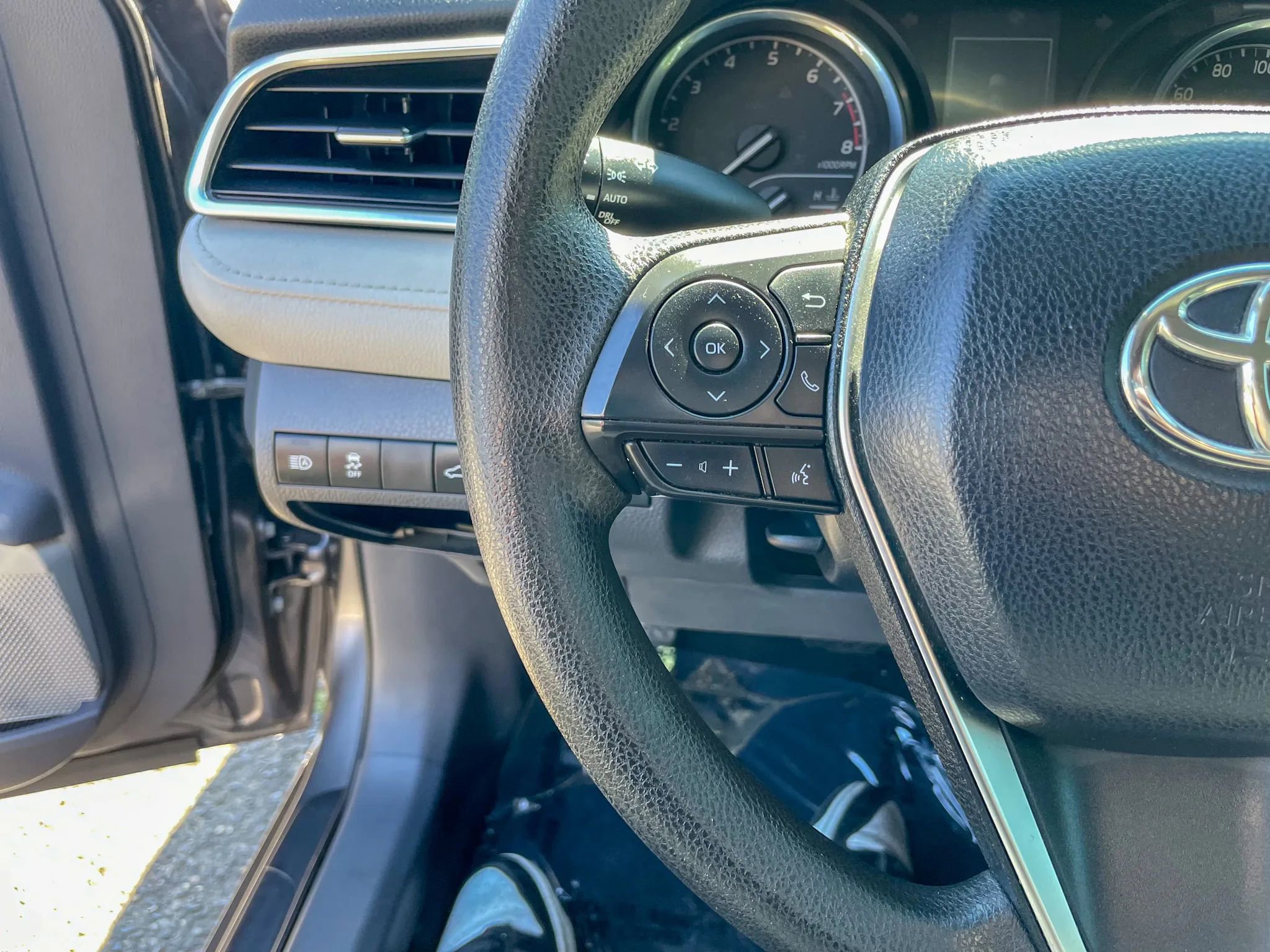 Used 2018 Toyota Camry LE image 11