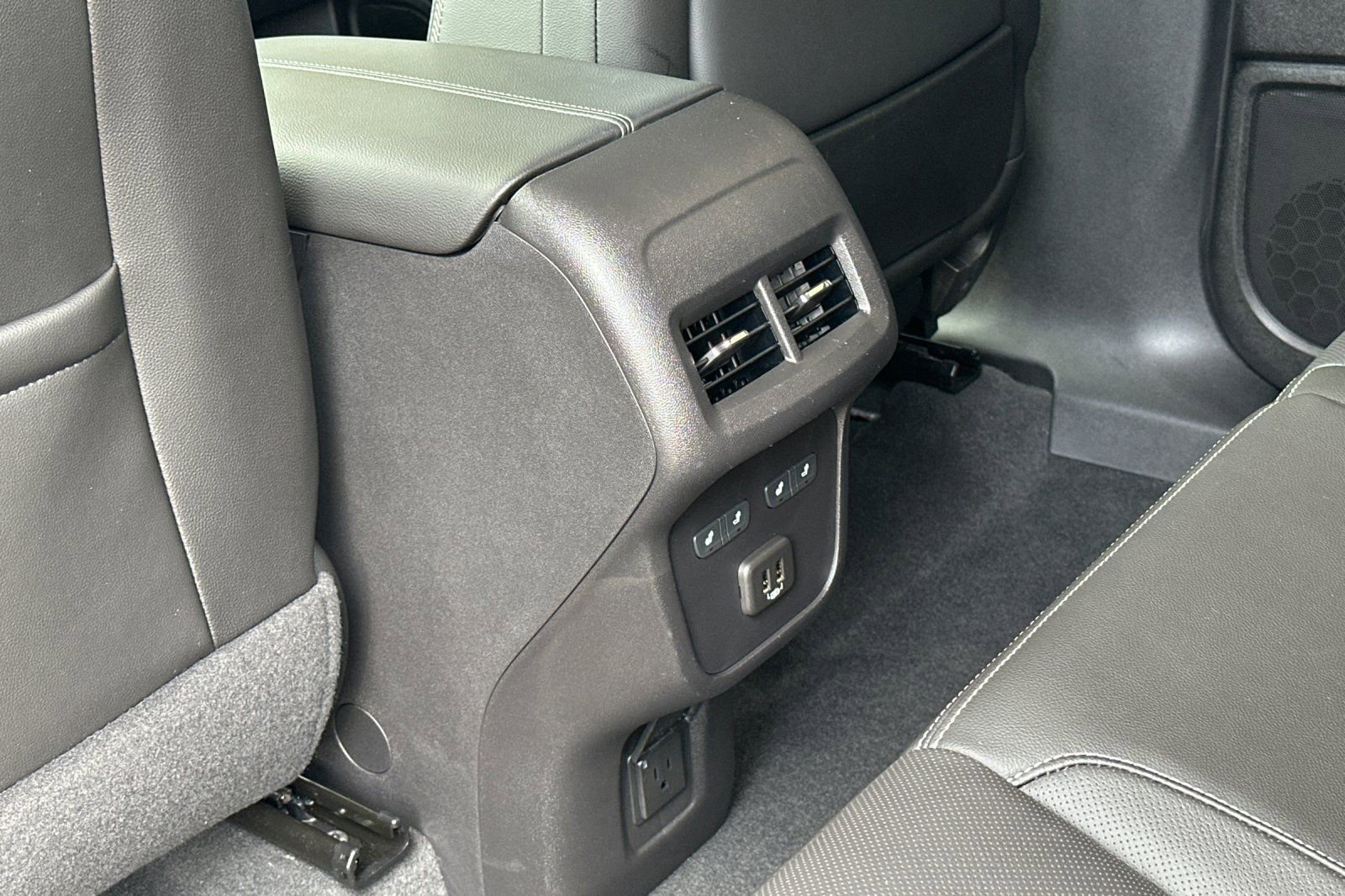 Certified 2024 GMC Terrain Denali w/ Denali Premium Package image 15