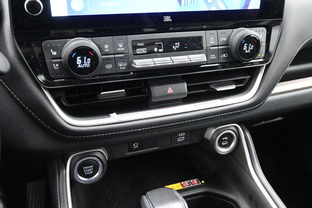 Used 2024 Toyota Grand Highlander AWD image 17