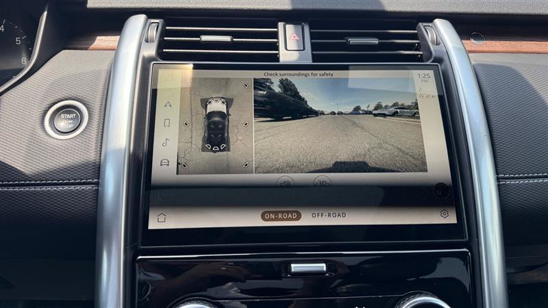 Used 2024 Land Rover Discovery Dynamic SE AWD/4WD image 32