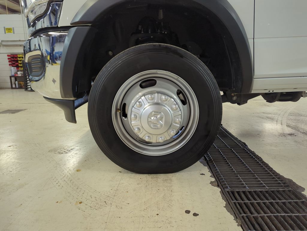 Used 2024 RAM 5500 Tradesman w/ Chrome Appearance Group image 22