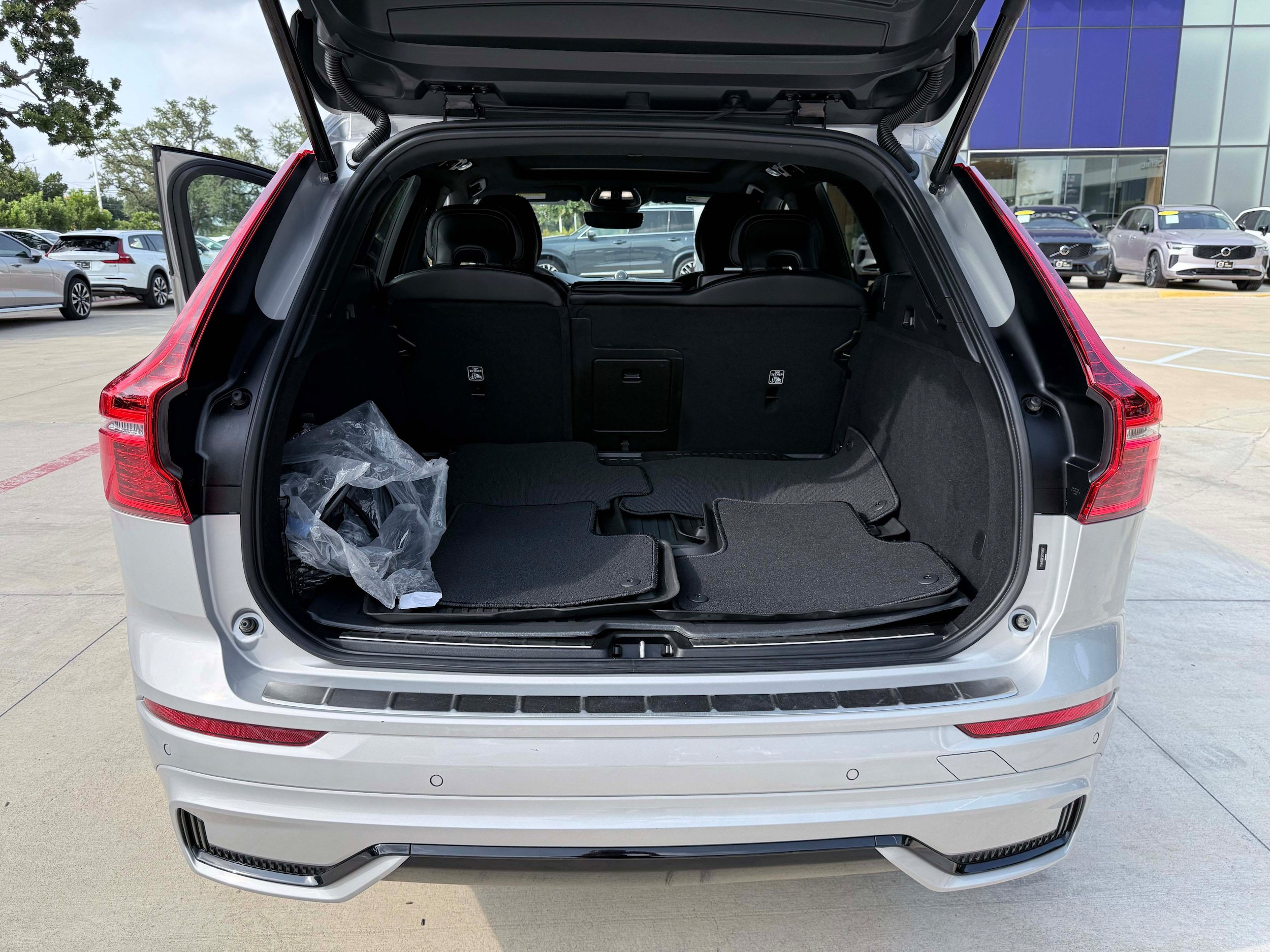 Certified 2024 Volvo XC60 T8 Polestar w/ Protection Package Premier AWD/4WD image 28