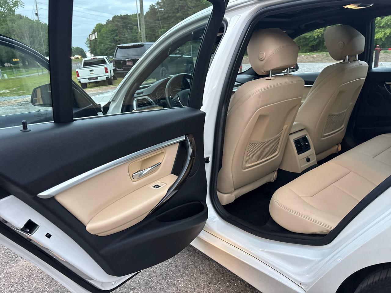 Used 2017 BMW 330i Sedan RWD image 12