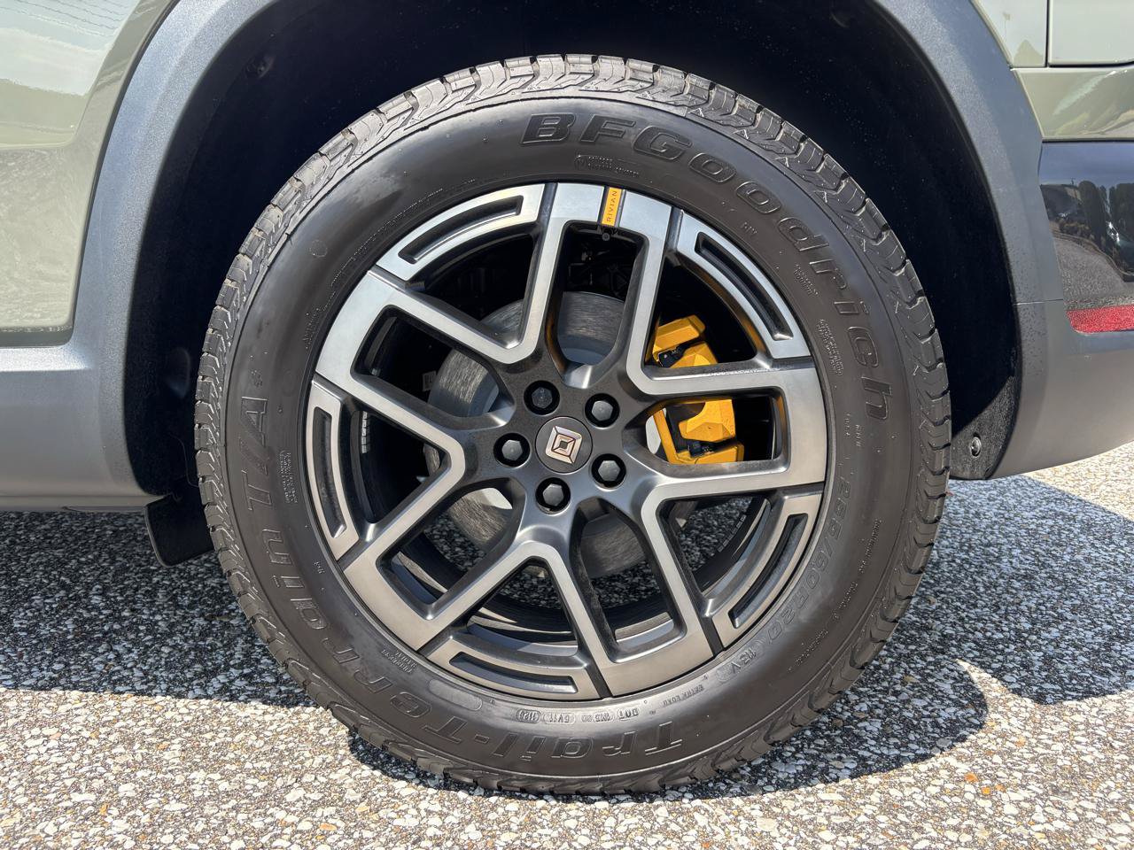 Used 2027 Rivian R2 Performance Dual AWD/4WD image 32