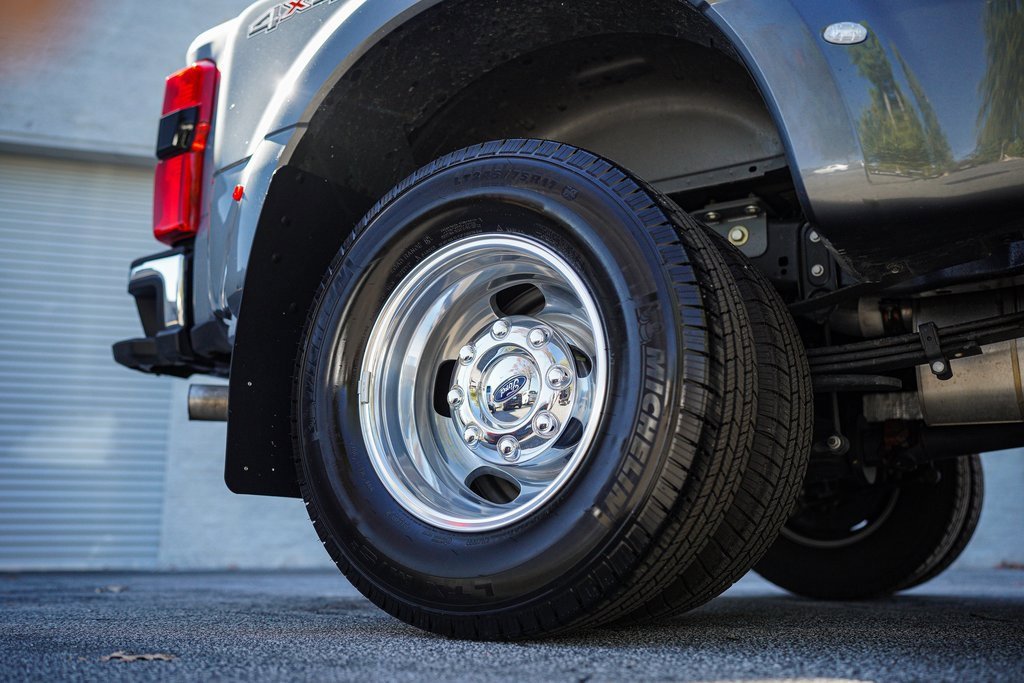 Used 2025 Ford F350 Lariat image 18