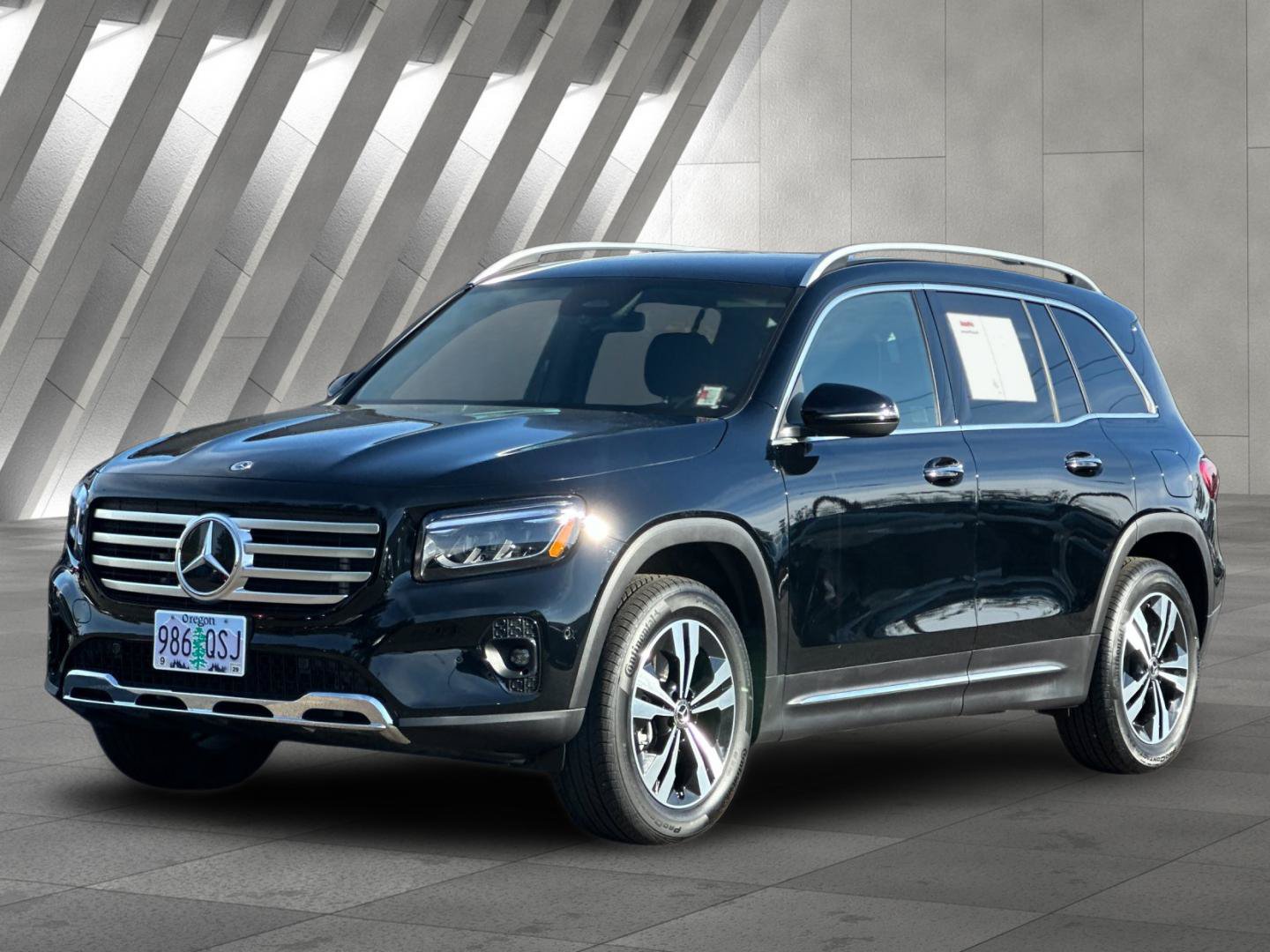 Used 2025 Mercedes-Benz GLB 250 4MATIC image 8