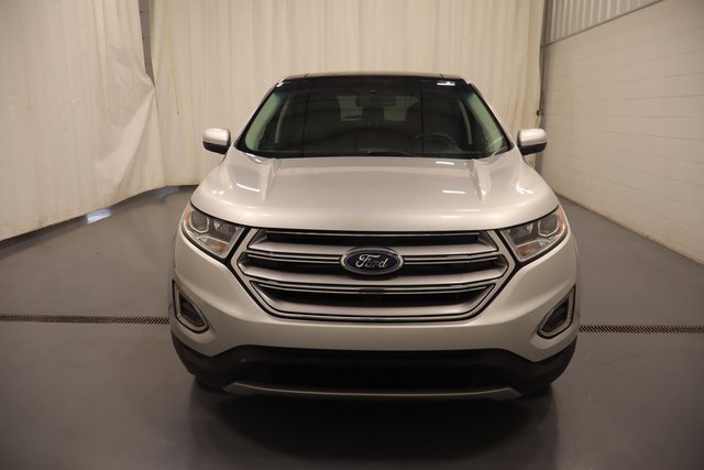 Used 2018 Ford Edge Titanium w/ Equipment Group 301A image 3