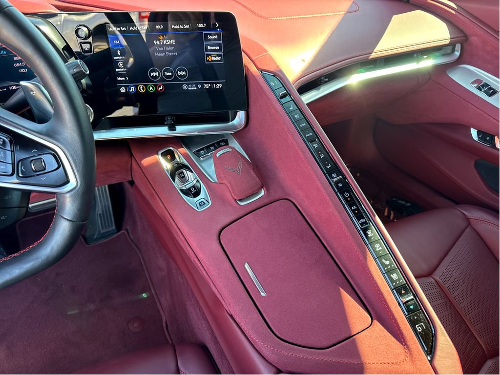 Used 2021 Chevrolet Corvette Stingray Premium Cpe w/ Z51 Performance Package RWD image 19