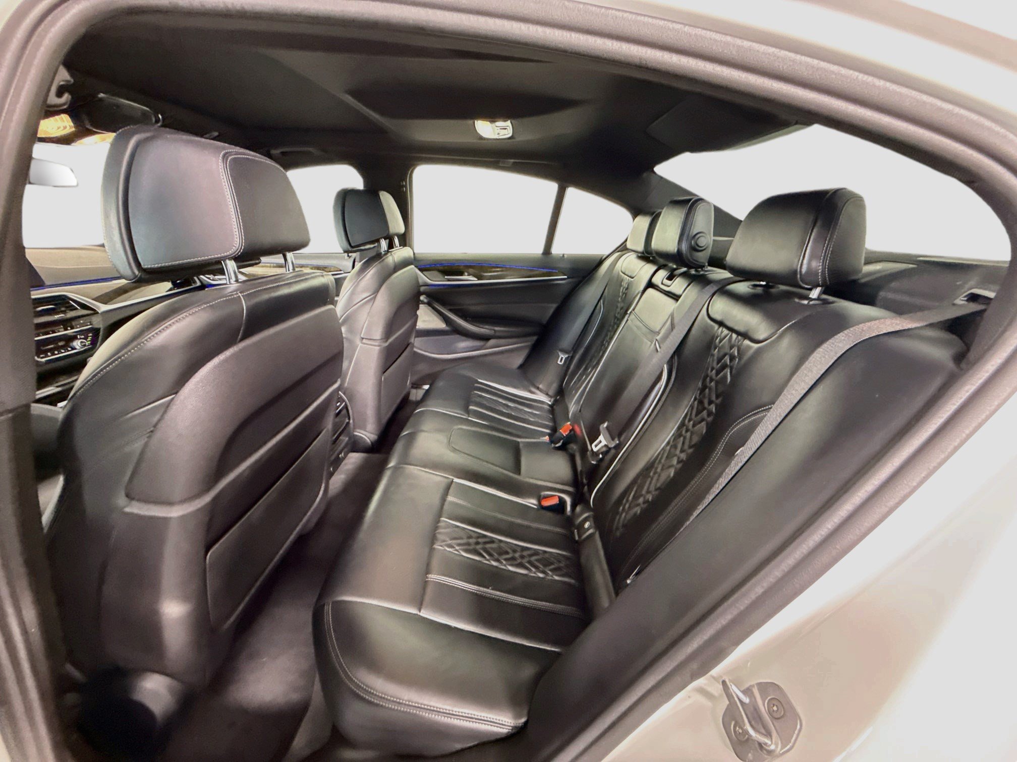 Used 2019 BMW 540i w/ M Sport Package RWD image 25