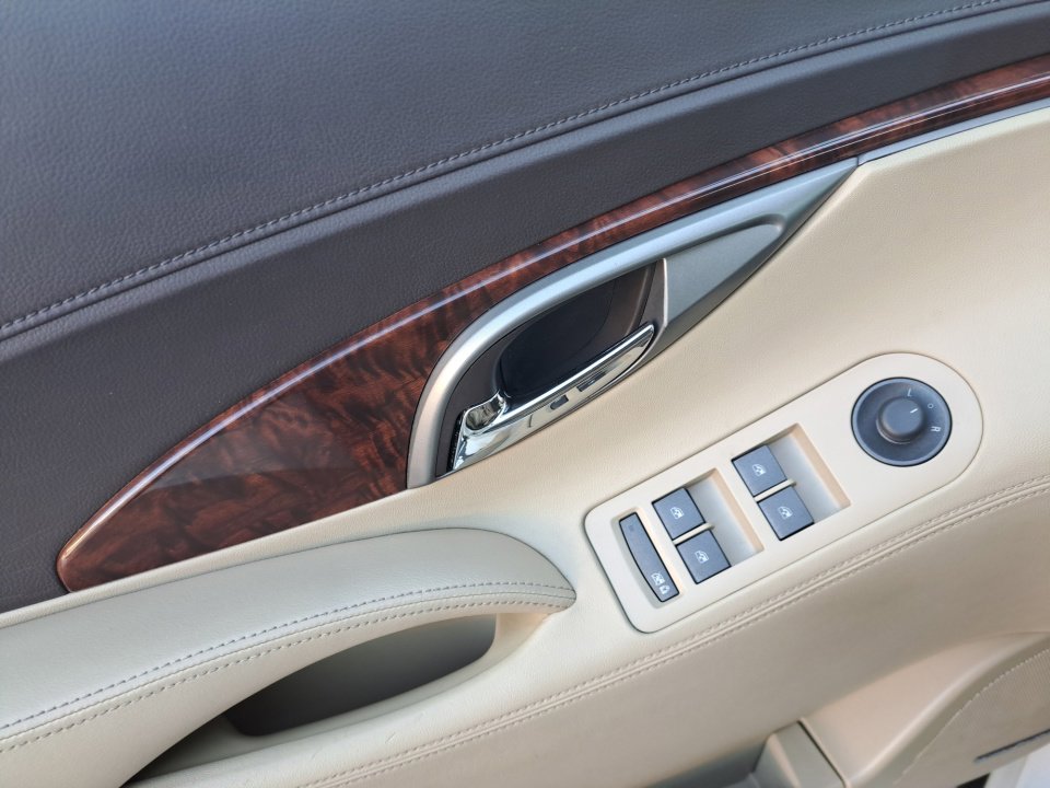 Used 2013 Buick LaCrosse Premium FWD image 32