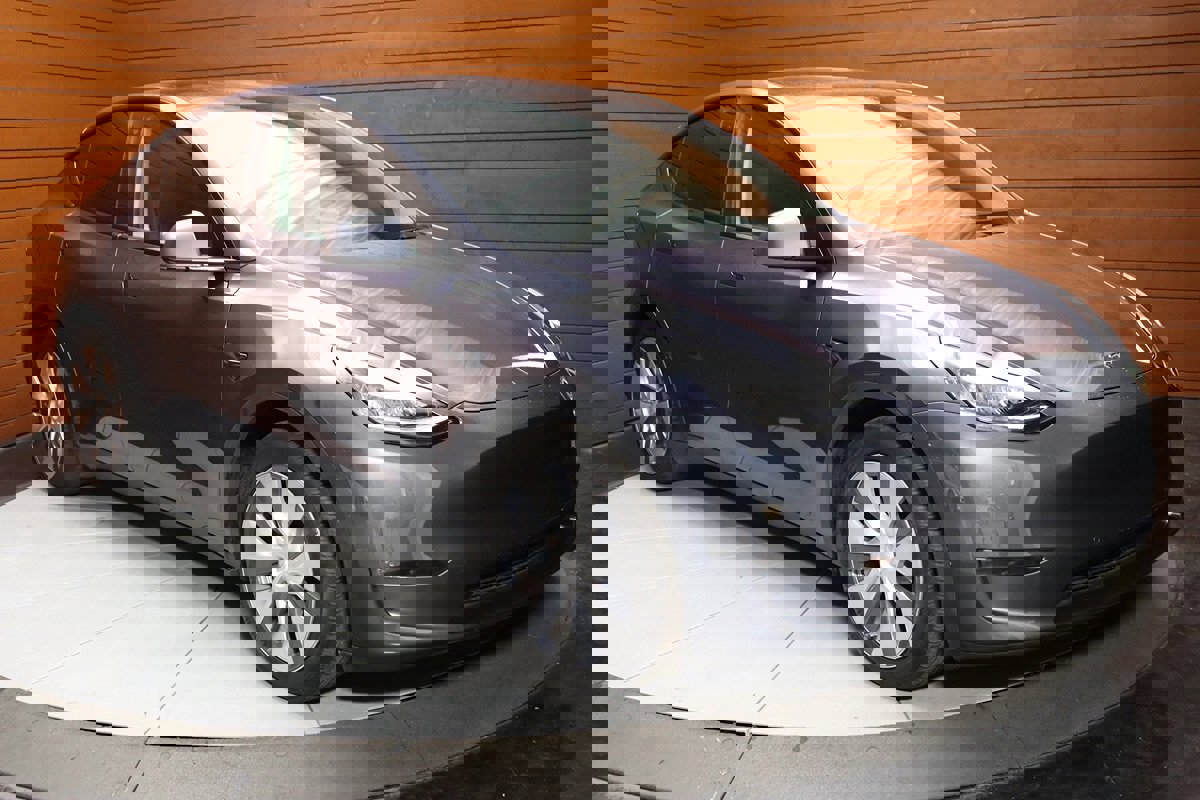 Used 2023 Tesla Model Y Long Range image 15
